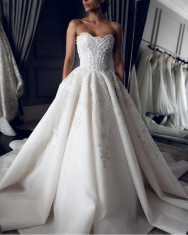 50 Breathtaking Wedding Dresses In 2022 Strapless Sweetheart Neckline