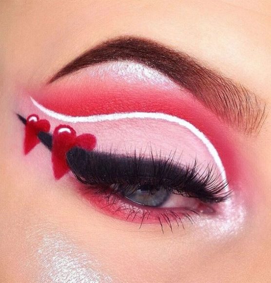 20 Valentine S Day Makeup Ideas 2023 Black Liner Through Red Heart