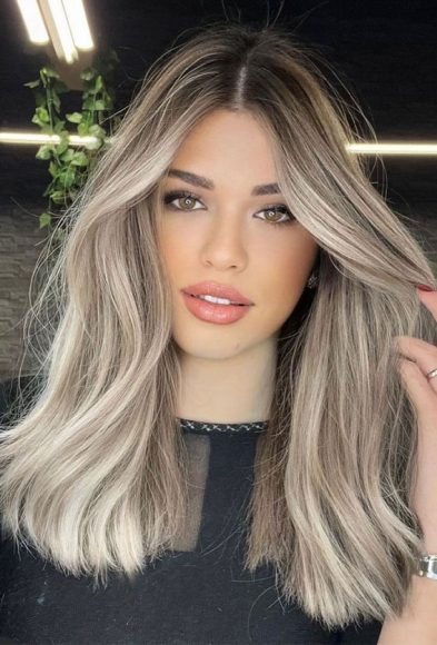 Cute Summer Hair Colours Sandy Blonde Lob Style