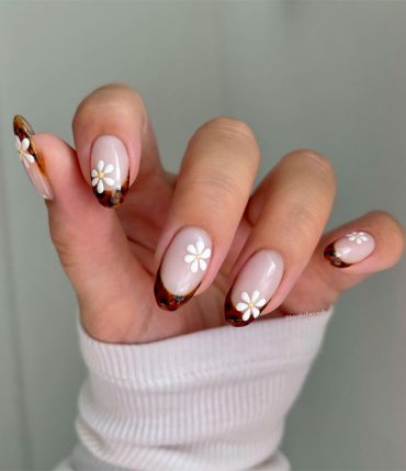 Thanksgiving Nail Art Delights Tortoiseshell Tip Nails With Flower