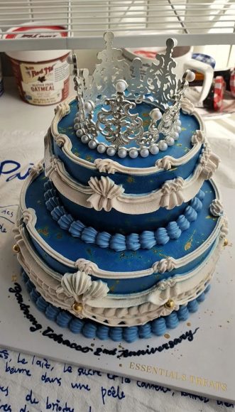 Cute Buttercream Cake Ideas For Any Occasion Blue Retro Two Tiered