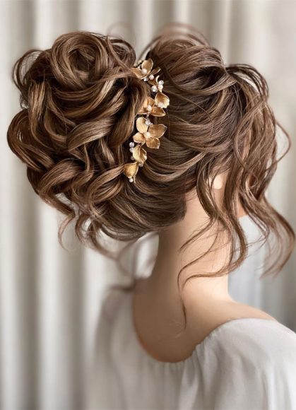 65 The most romantic wedding hairstyles : messy loose curled updo