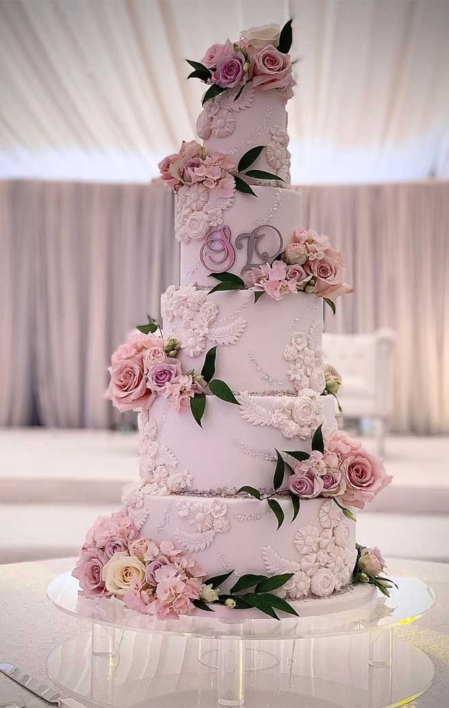 Create An Elegant Wedding Cake With Fresh Flowers | Bella by Sara