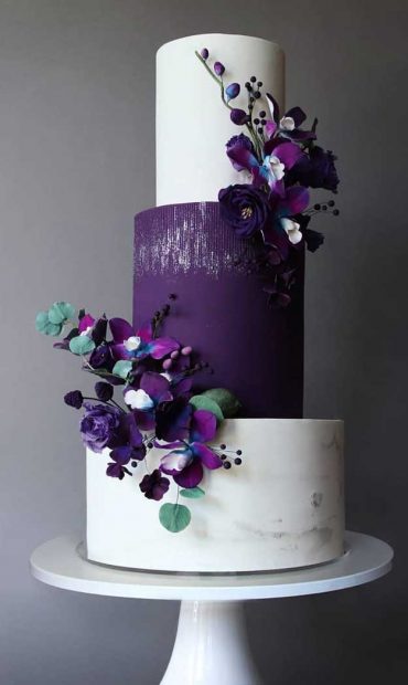 These gorgeous wedding cakes are very stylish