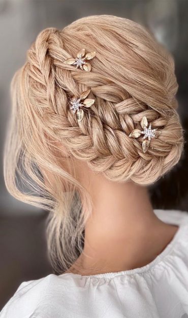 Elegant wedding hairstyles for beautiful brides : Braids