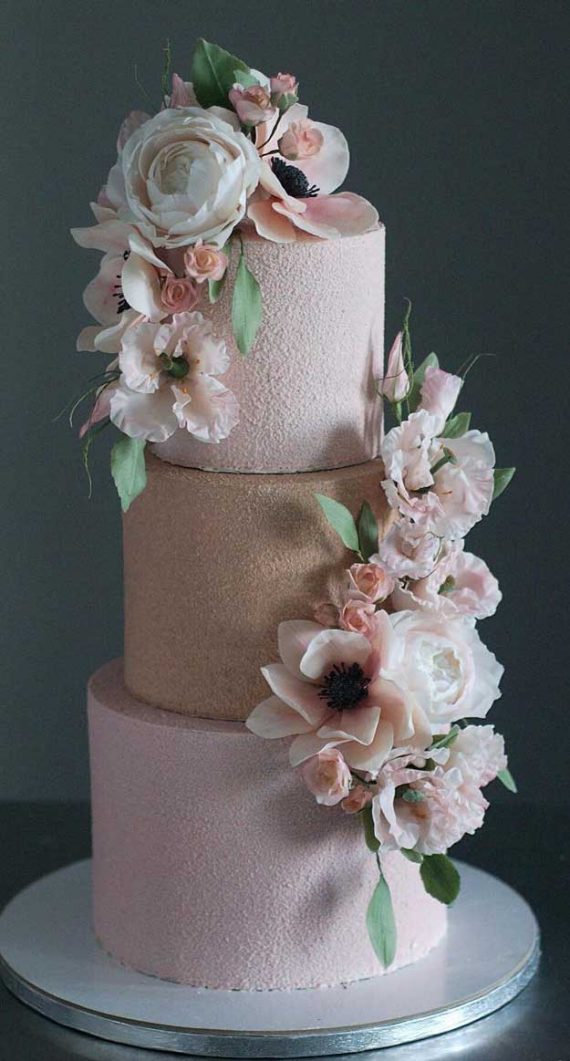 These wedding cakes are very stylish