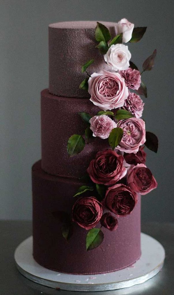 These gorgeous wedding cakes are very stylish