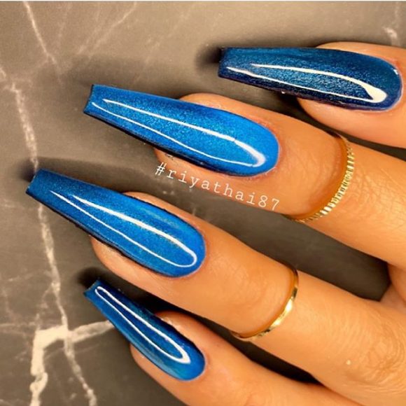 Elegant navy blue nail colors and designs for a Super Elegant Look