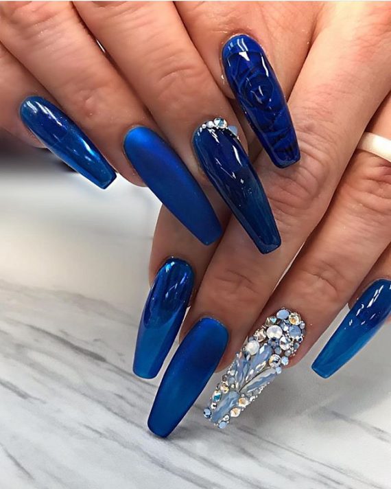 Elegant navy blue nail colors and designs for a Super Elegant Look