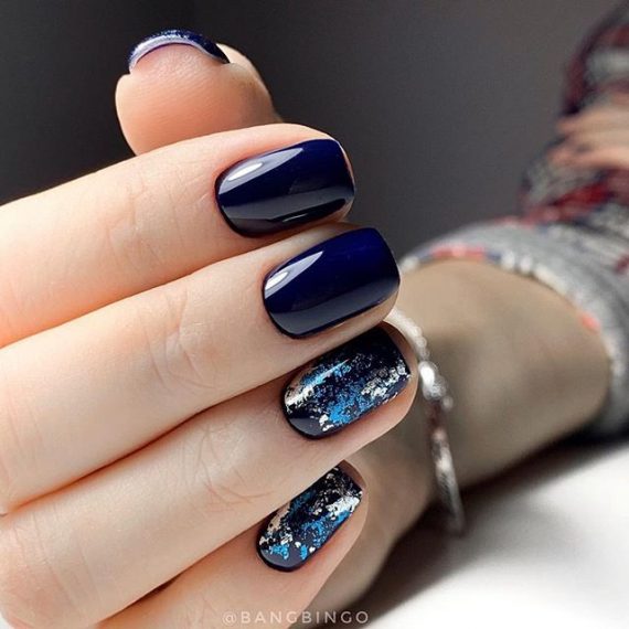 Elegant navy blue nail colors and designs for a Super Elegant Look