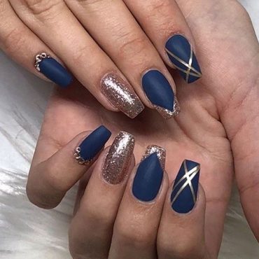 Elegant navy blue nail colors and designs for a Super Elegant Look