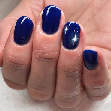 Elegant navy blue nail colors and designs for a Super Elegant Look