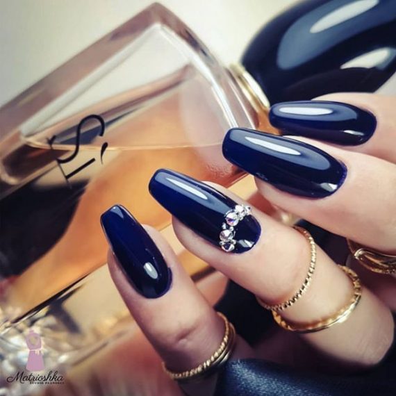 Elegant navy blue nail colors and designs for a Super Elegant Look