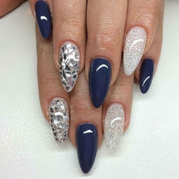 Elegant navy blue nail colors and designs for a Super Elegant Look