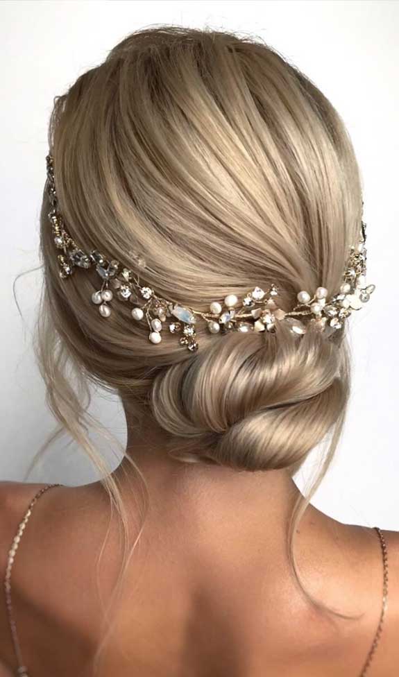 Hair Style Accessories for Indian Wedding Hairstyles | Bridal hairstyle for  reception, Engagement hairstyles, Long hair styles