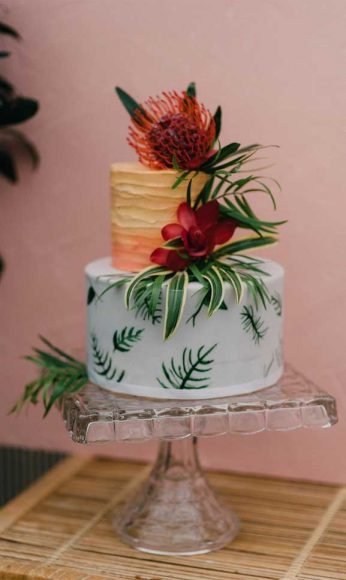 The perfect wedding cake for tropical wedding theme 3