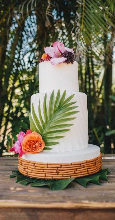 The perfect wedding cake for tropical wedding theme 4