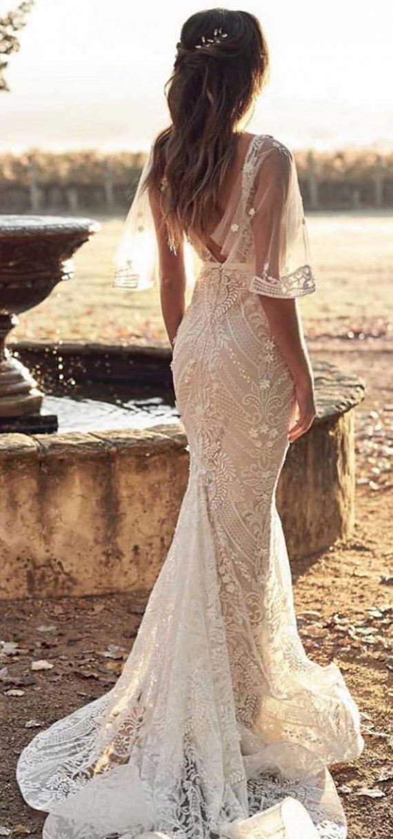 Unconventional Wedding Dresses For Unforgettable Weddings 2855