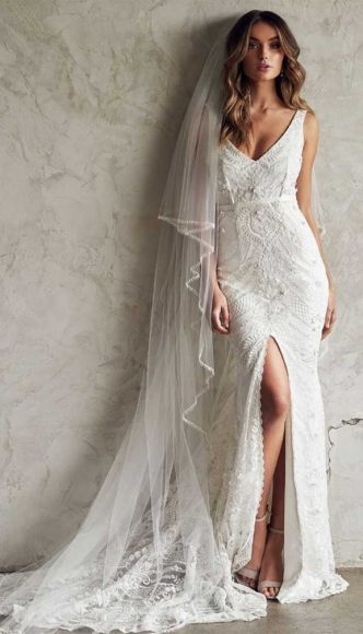 Unconventional Wedding Dresses For Unforgettable Weddings 5210