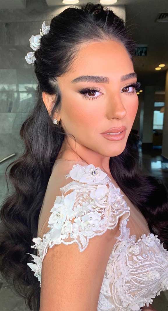 Gorgeous Makeup Trends To Be Wearing in 2021 : White Colour Palette