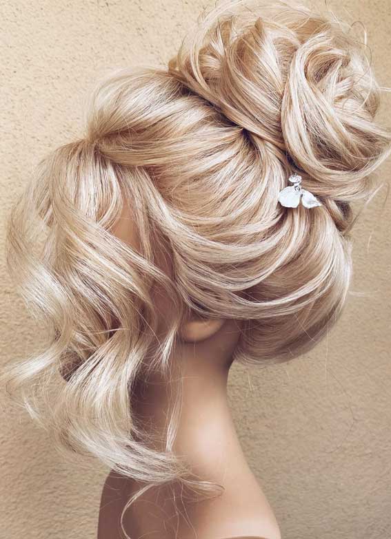 39 The most romantic wedding hair dos to get an elegant look - high bun