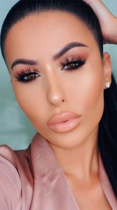 32 Glamorous Makeup Ideas For Any Occasion – Glam + nude lips