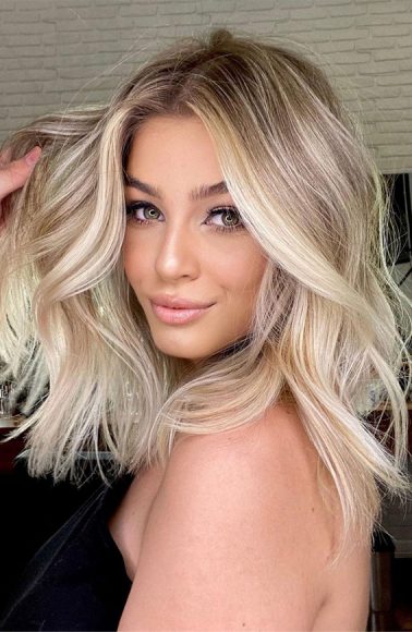 Beautiful Hair Colour Trends 2021 : Blonde long bob