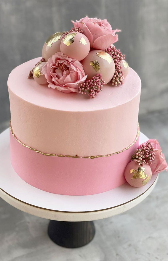 Pink Birthday Cake - deleukstetaartenshop.com