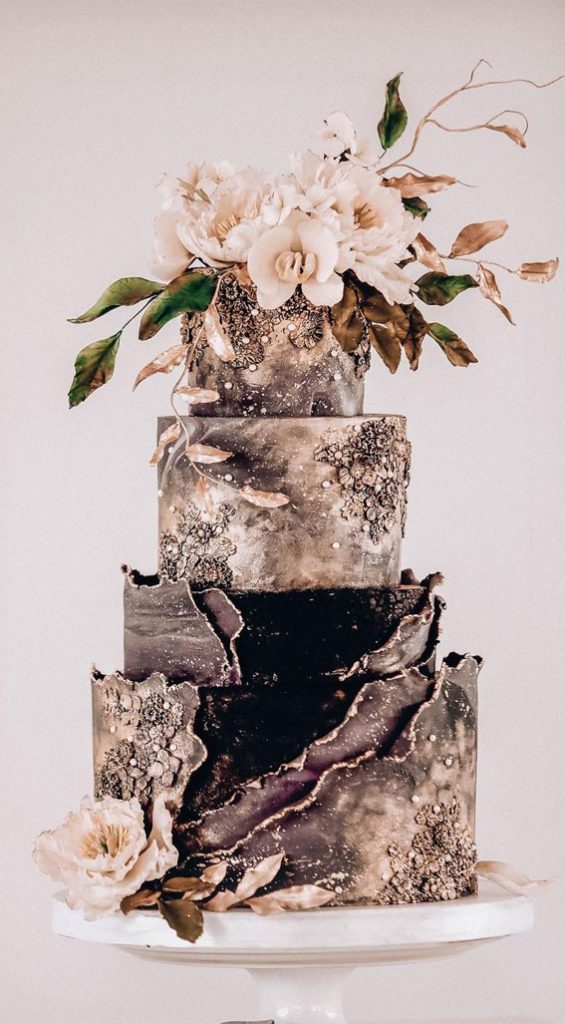 The Most Beautiful Art Of Cakes : Black and gold cake