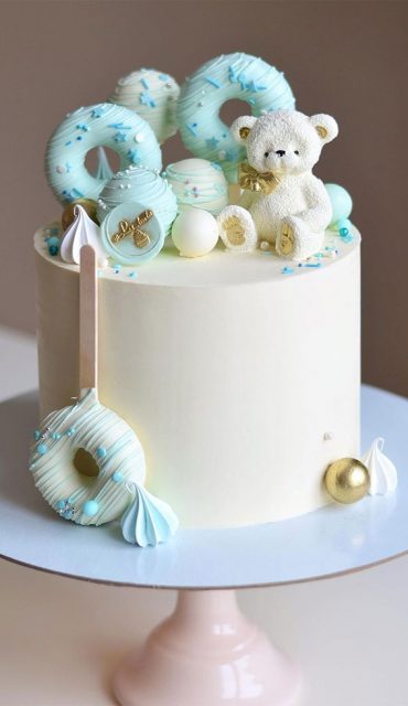 Pretty Cake Designs for Any Celebration : White cake topped with ...