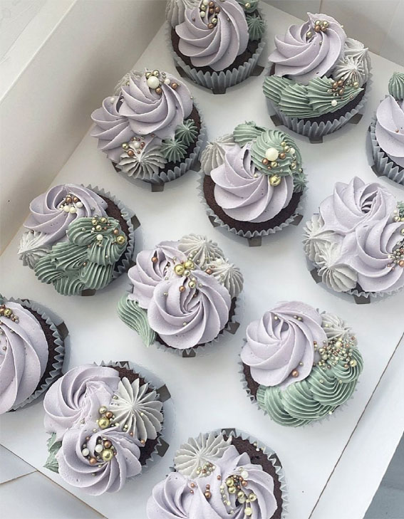 cupcake-ideas-almost-too-cute-to-eat-soft-sage-lavender-cupcakes