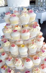 Cupcake Ideas Almost Too Cute to Eat : Pretty wedding cupcakes with ...