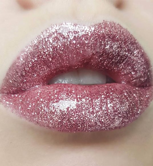 Perfect Lip Makeup Ideas : Sparkling Rosé Kisses