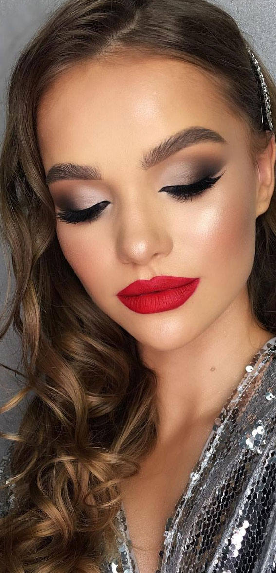 The Perfect Makeup With Red Lipstick Ideas Red Lip Aesthetic