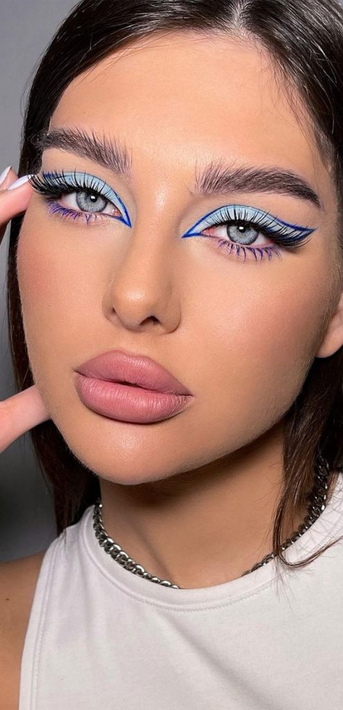 Stunning Makeup Looks 2021 Blue And Electric Blue Makeup Look 4913