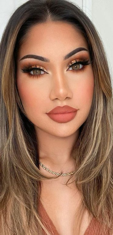 Stunning makeup looks 2021 : Copper Eyeshadow that perfect for fall look