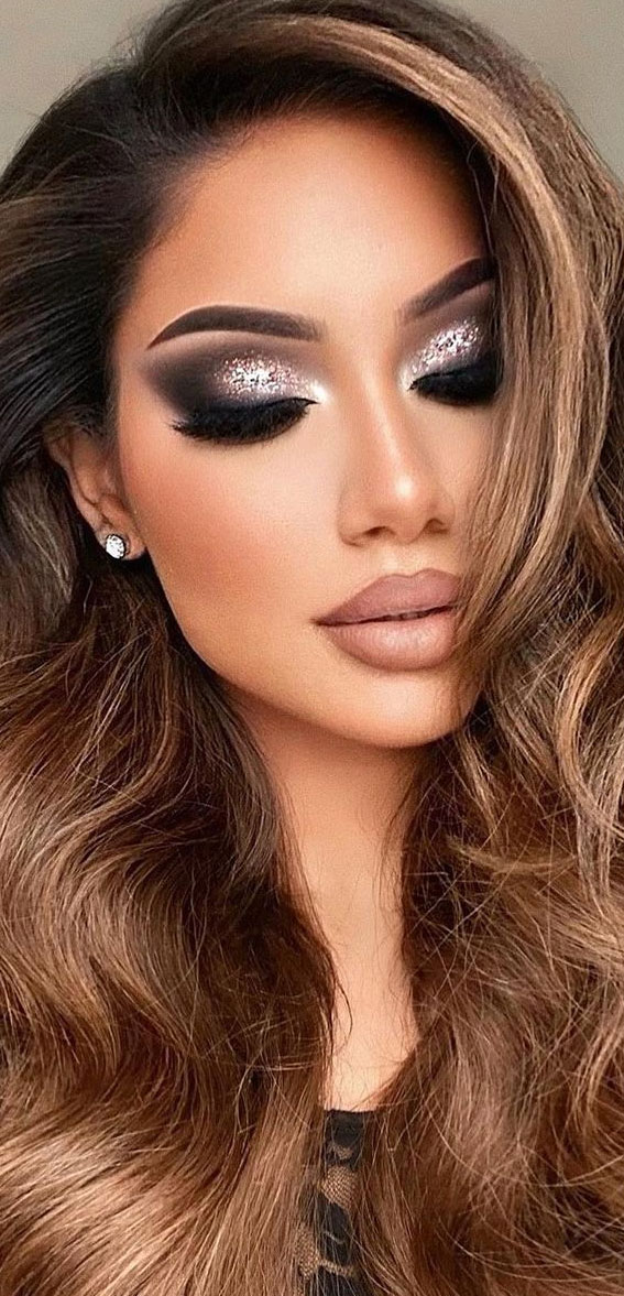 Stunning makeup looks 2021 Glitter & Smokey Glam Look