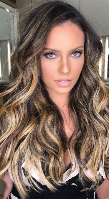 Best Brown Hair Colour Ideas with Highlights and Lowlights : Honey on