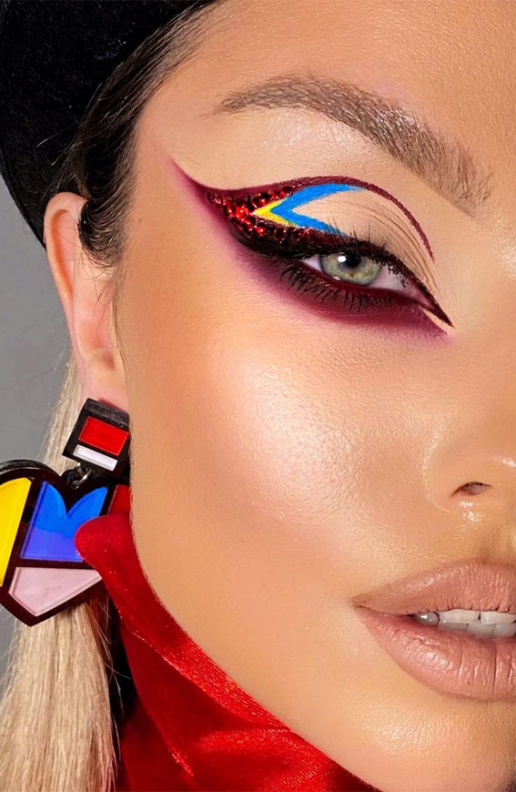 20 Cool makeup looks and Ideas for 2021 : Abstract Makeup