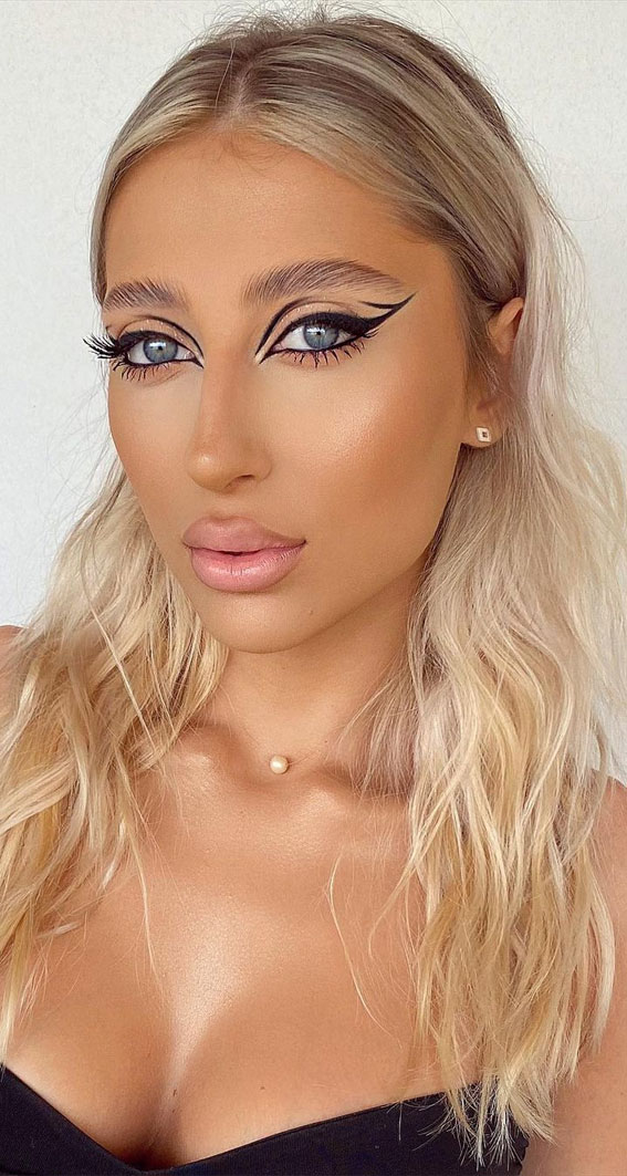 20 Cool makeup looks and Ideas for 2021 : Neutral & Graphic