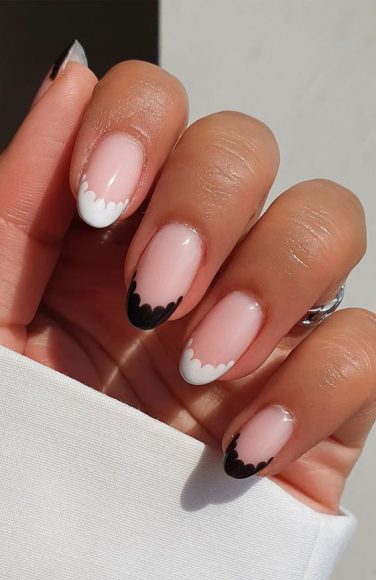 Autumn French Nails To Inspire You Monochrome Scalloped French Nails