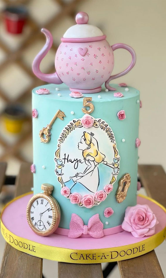 Alice in the wonderland cake - dreamydelightsbysidra.com