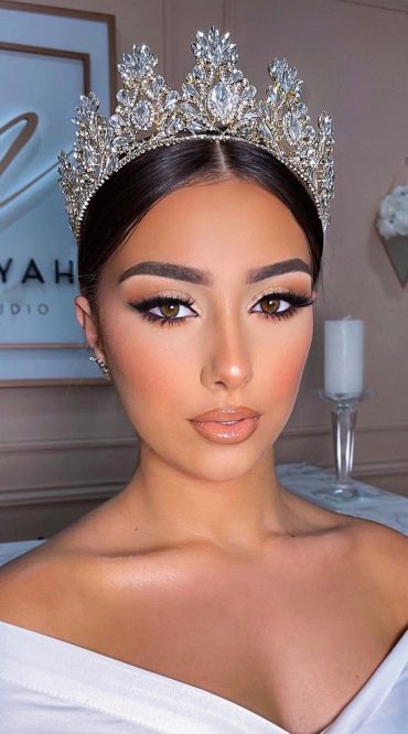 33 Wedding Makeup Looks That Are Beyond Beautiful : Soft Glam Bridal ...