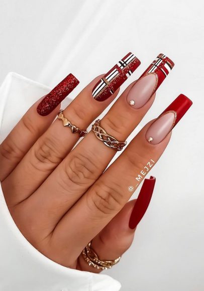 27 Charming Winter Nail Designs Red Plaid Christmas Nails