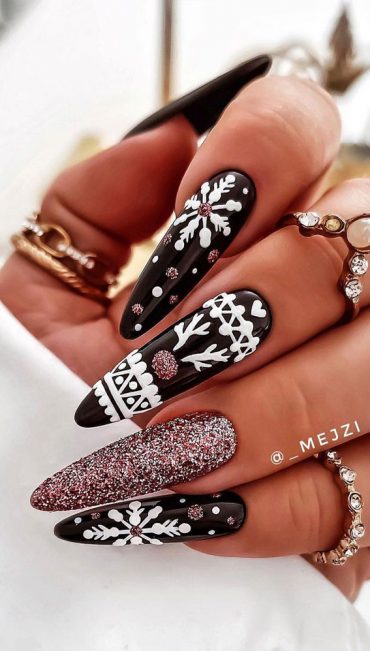 25 Pretty Holiday Nail Art Designs 2021 : Black and Rose Gold Glitter ...