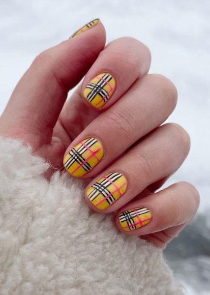 Cute Plaid Nail Designs For Autumn 2021 Yellow Tartan Nails