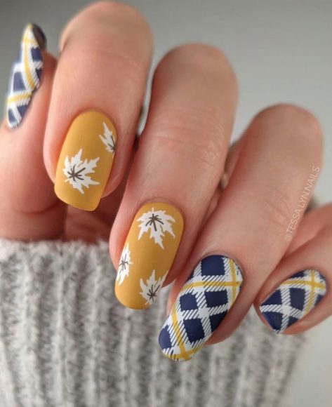 Cute Plaid Nail Designs For Autumn 2021 Matte Navy Blue Plaid Nails