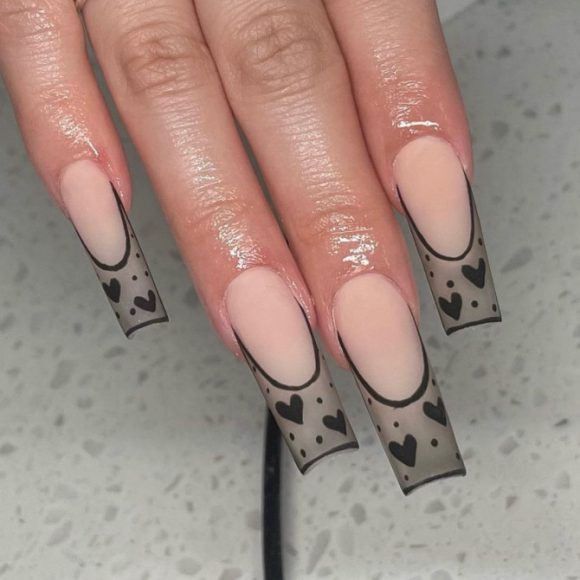 40 Best Valentine's Day Nail Designs : Black Heart & Outline French