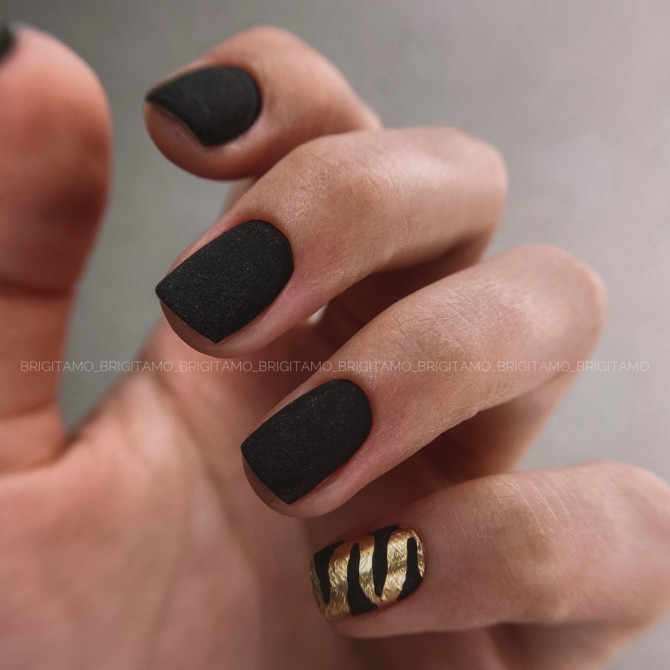 Thanksgiving Nail Art Delights : Gold & Chocolate Nails