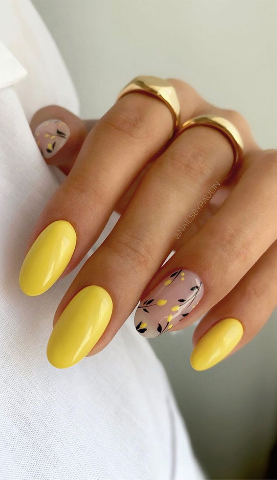 Yellow Colour Nails Design with Lemon Accents